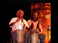 Percussionists Simão Nhacule and Rolando Lamussene performing with Mingas, November 2007 (Funcho)