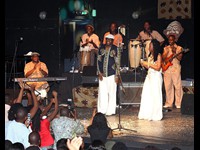 With Jimmy Dludlu, November 2007 at Centro Cultural Franco-Moçambicano (Photo by Funcho)