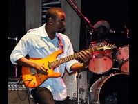 Dodó (António Firmo) performing with Mingas,
July 2009 (Photo by J. Almeida)